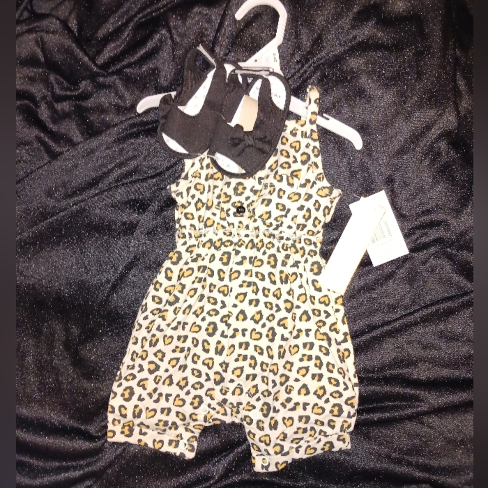 3/$15  NWT Girls 0-3 month romper with soft shoes